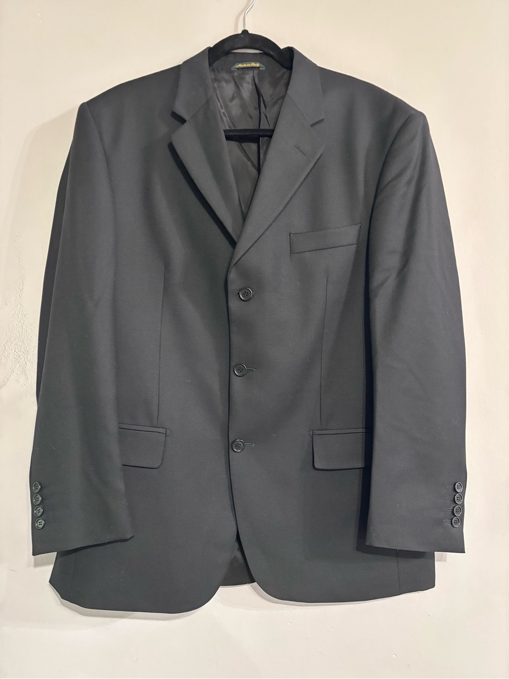 Men's Black Three-Button Suit Jacket -‎ Classic Tailored Blazer